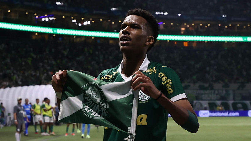 Estêvão - fez os olhos da torcida e de Abel brilharem. Criou jogadas de perigo e incomodou a defesa do Botafogo-SP. No último lance do jogo, marcou o gol que deu a vitória para o Palmeiras