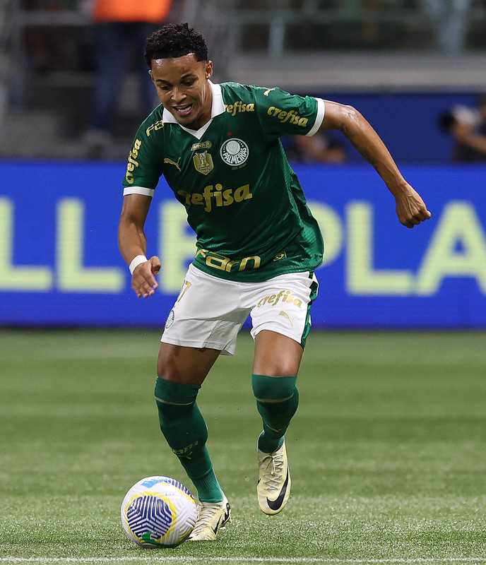 Lázaro - mais uma vez fez boa aparição pelo Palmeiras. Começou atuando mais aberto e não teve medo de finalizar, depois precisou recuar um pouco e deu conta do recado também