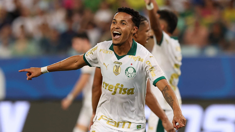 Lázaro se destaca com três participações em gols nos últimos quatro jogos.