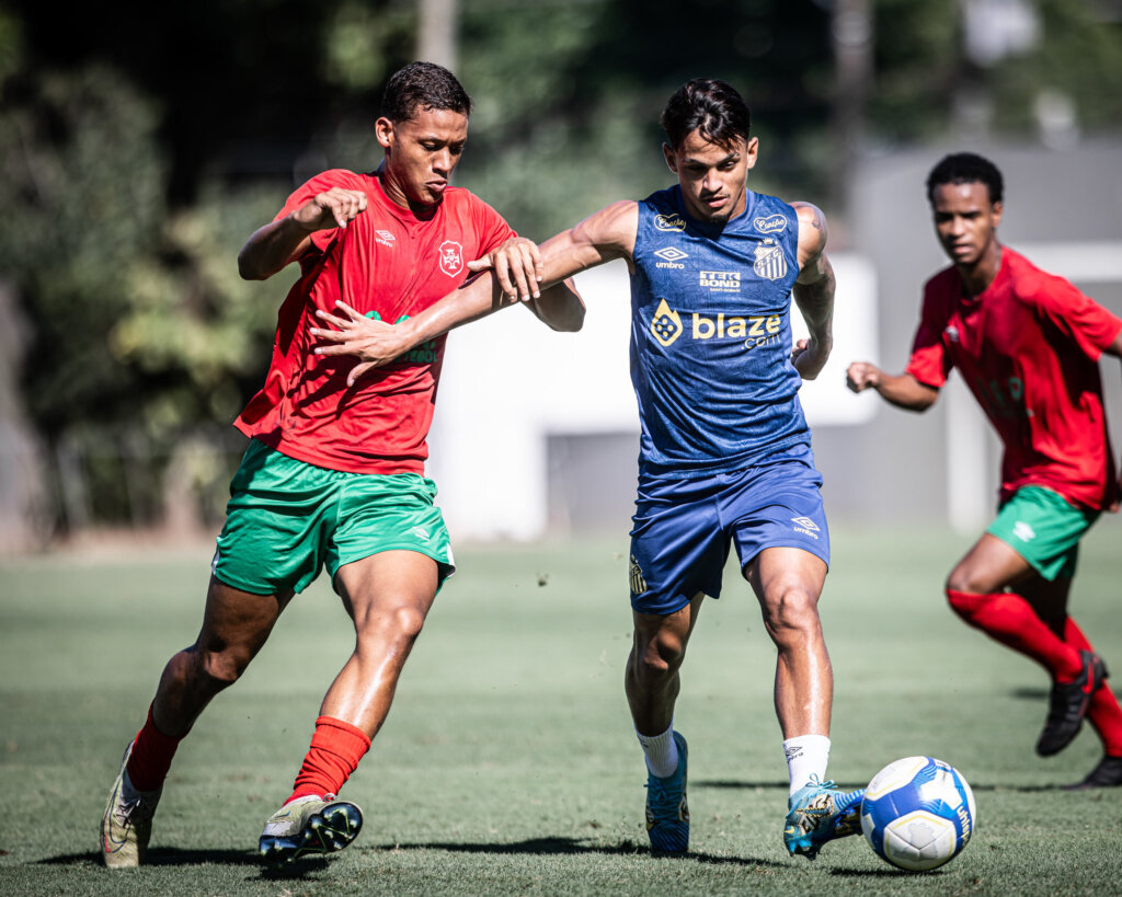 Com time reserva, Santos goleia Portuguesa Santista em jogo treino