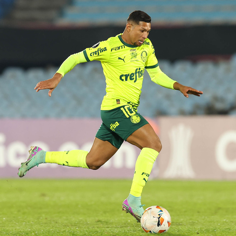 Rony - foi acionado no segundo tempo e deixou sua marca no jogo. Mesmo após se embolar em uma jogada perigosa, o atacante não perdeu confiança, deu assistência para o gol de Endrick e marcou o dele depois de bom passe de Flaco López