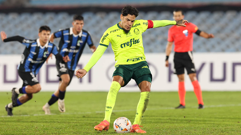 Gustavo Gómez - o zagueiro fez boa partida. Apesar de por vezes não conseguir segurar as arrancadas em velocidade do Liverpool, conseguiu se recompor e evitar que os atacantes chegassem livres na área. No fim do jogo, marcou de pênalti, dando números finais ao jogo