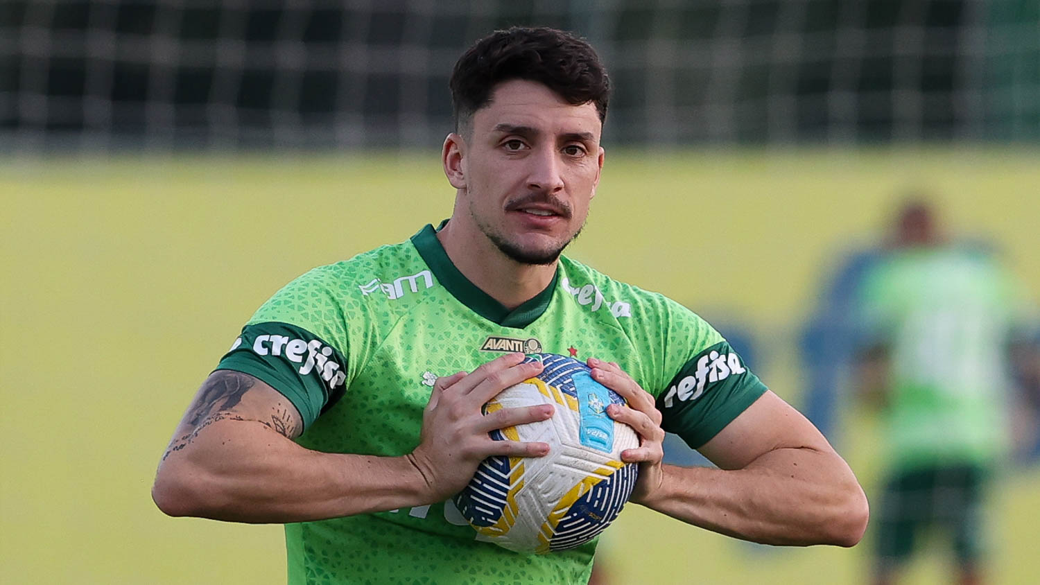 Piquerez indeciso sobre convocação comparece em reapresentação do Palmeiras.