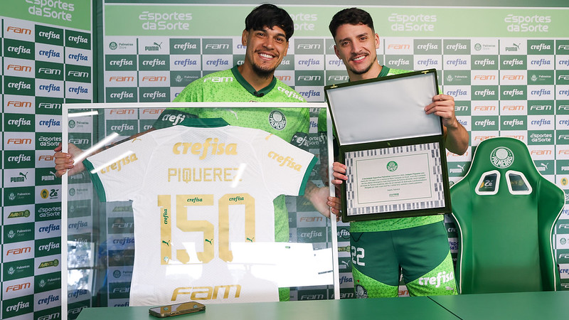 Piquerez completa 150 jogos pelo Palmeiras e recebe homenagem na Academia de Futebol