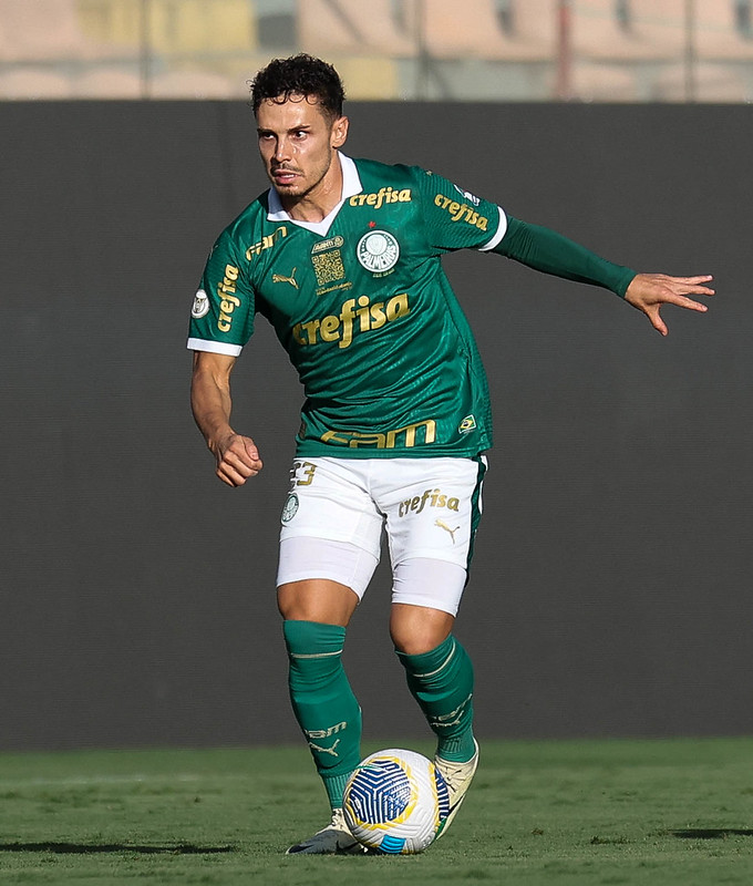 Raphael Veiga - o meio-campista não deu sequência a boa performance que fez na Libertadores. Em jogo mais discreto e com alguns erros ainda errou o pênalti que poderia ter aberto o placar para o Verdão e dado rumo diferente ao jogo