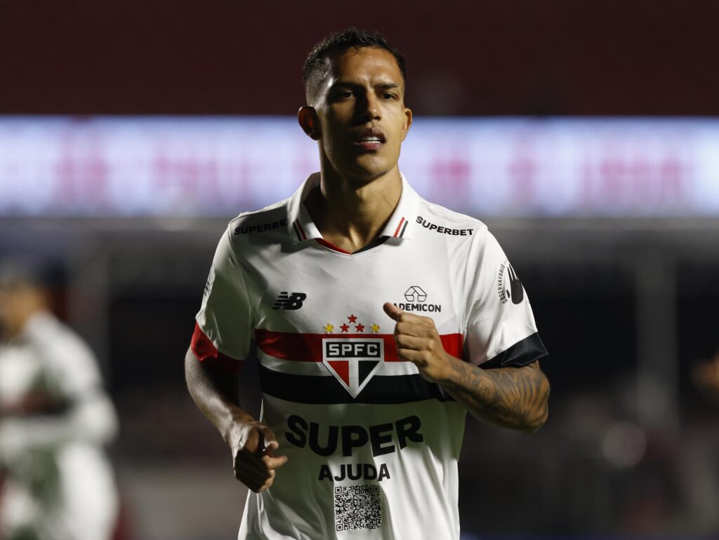 Igor Vinícius: o lateral direito foi uma boa válvula de escape para o São Paulo, dando profundidade ao time ao se associar com André Silva e também sendo bastante eficiente na marcação. (Foto: Rubens Chiri/saopaulofc)