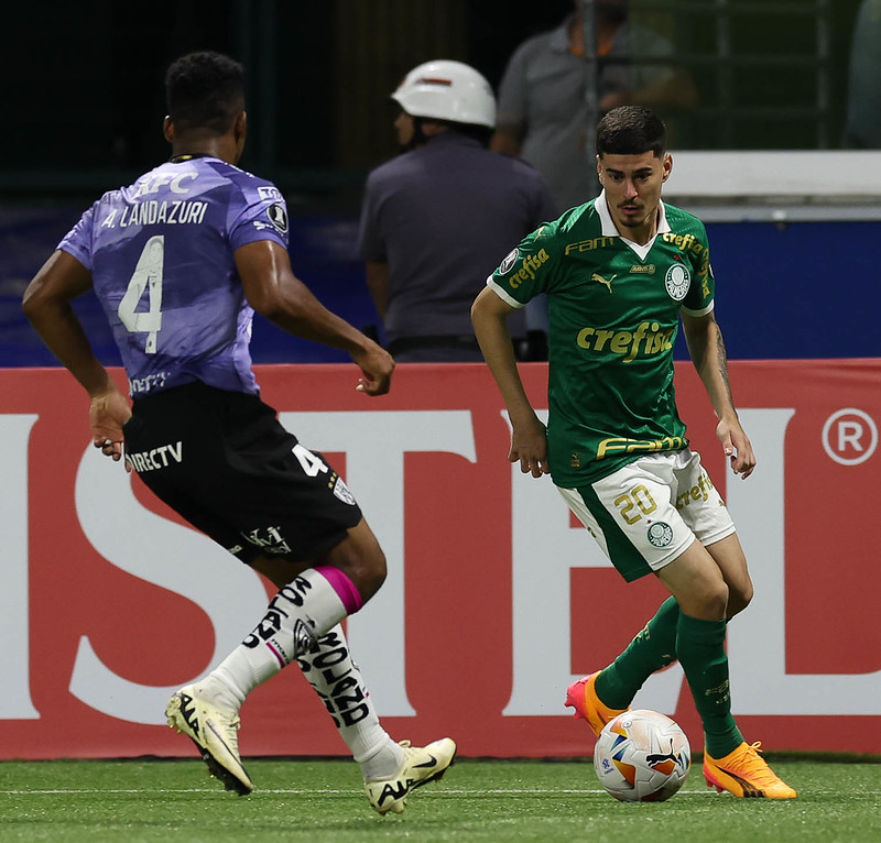 Rômulo - o meio-campista foi opção na reta final do jogo. Apareceu bem para o jogo e quase fez o terceiro nos acréscimos, mas estava impedido
