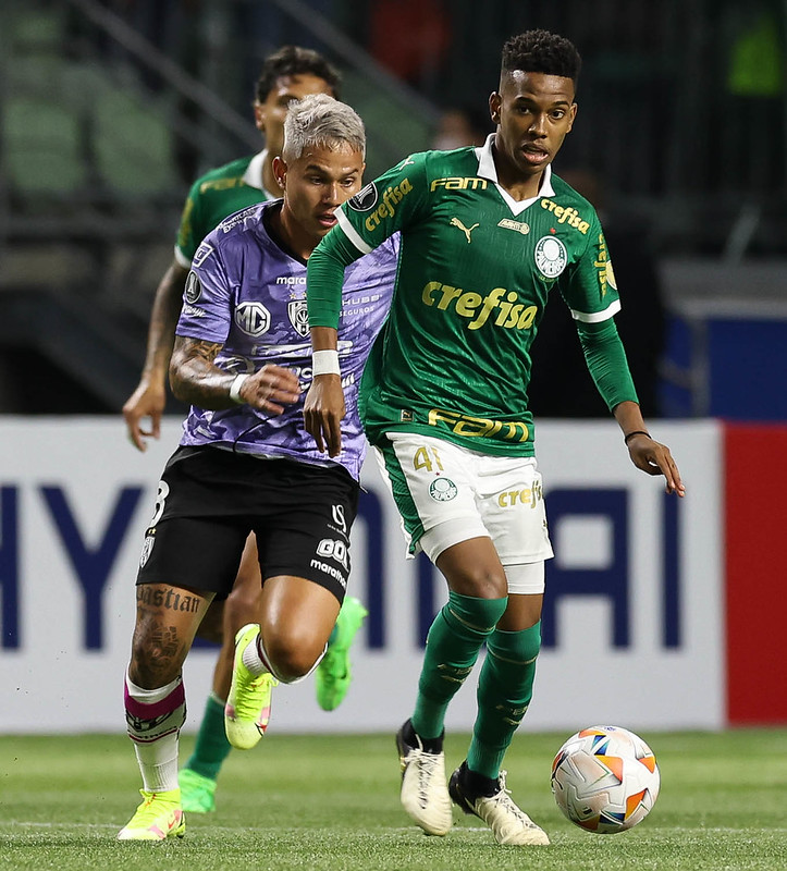 Estêvão - o jovem parece nem sentir um jogo de Libertadores. Participou bem dos ataques do Palmeiras e deu dor de cabeça para a defesa do Del Valle