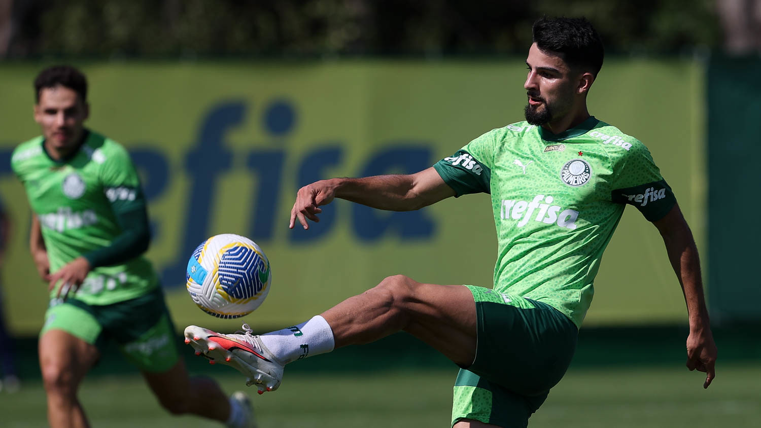 Artilheiro do Palmeiras em 2024, Flaco López retorna ao time titular após ausência.