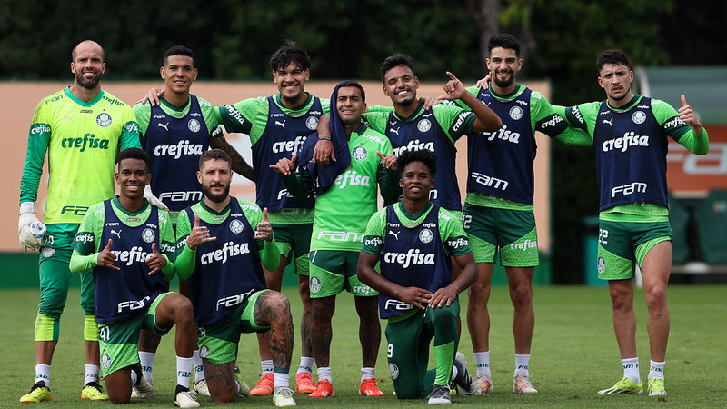 Treino completo do Palmeiras visando duelo contra Botafogo-SP: dinâmicas de jogo aprimoradas.