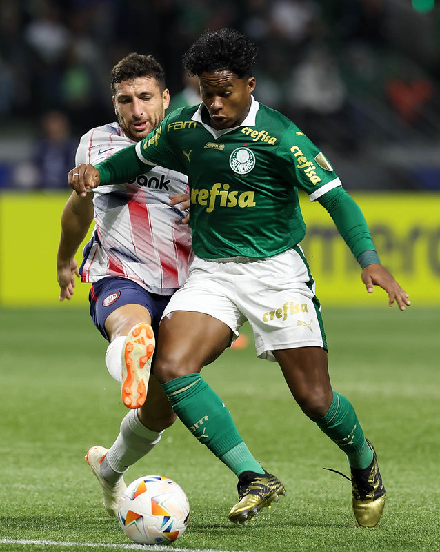 Endrick - o camisa 9 fez sua despedida com a camisa do Verdão. O atacante não teve atuação brilhante e tomou um susto ao levar uma pancada no joelho. Por isso, acabou substituído cedo no segundo tempo