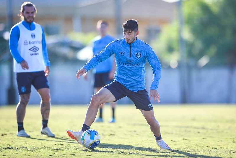 grêmio se prepara para enfrentar o RB Bragantino após vitória na Libertadores.