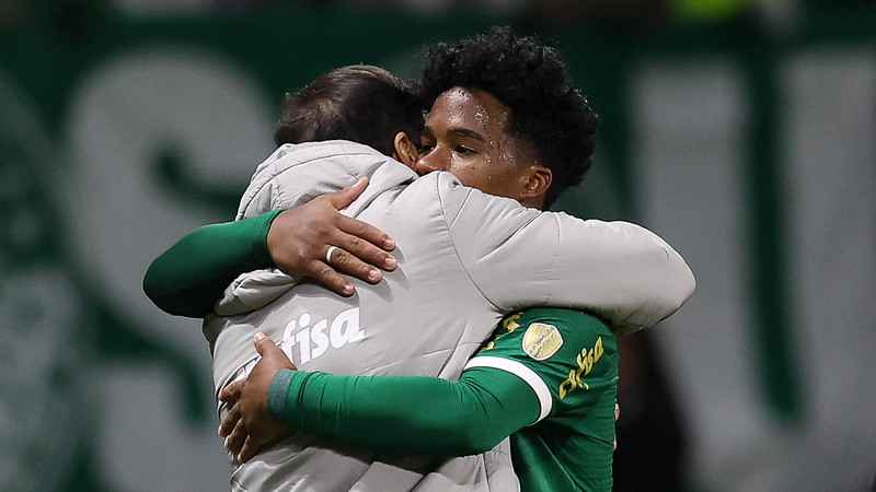 Abel justifica trio de joias como titular e substituição de Endrick.