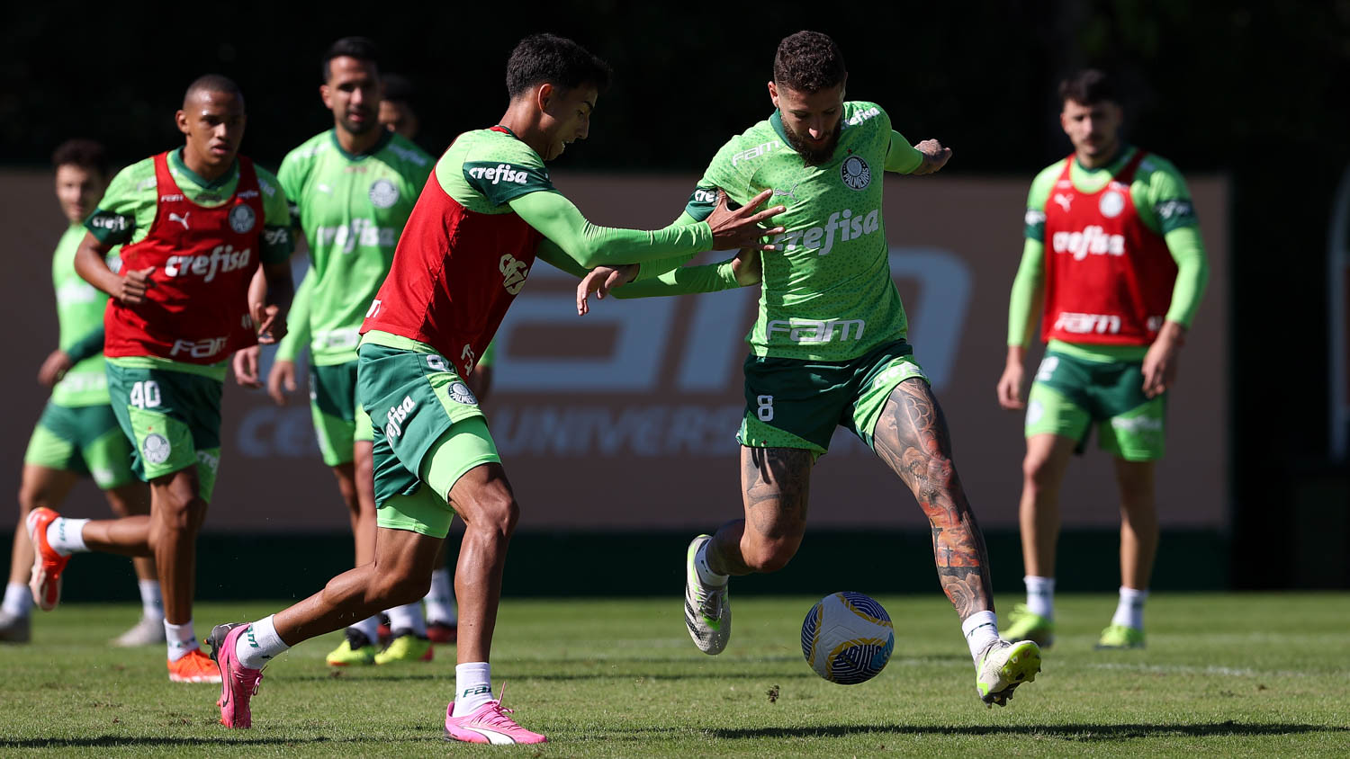 Palmeiras finaliza preparação e divulga provável escalação para jogo em Criciúma.