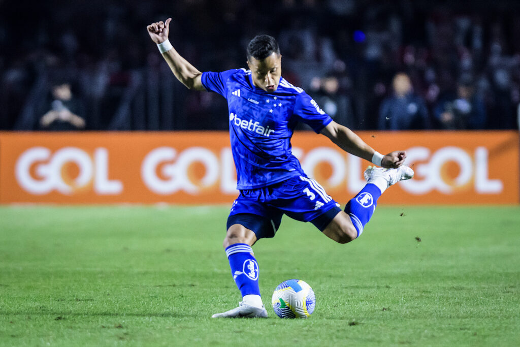 Marlon se desculpa com Calleri por lance que resultou em expulsão.