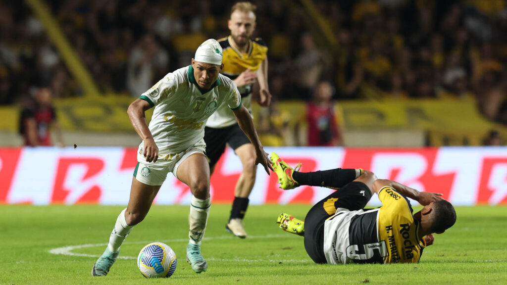 Rony foi titular, mas não conseguiu se destacar