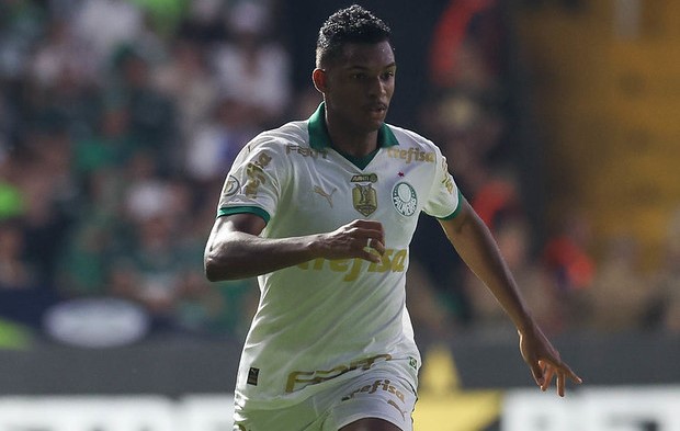 Palmeiras libera Luis Guilherme para fazer exames no West Ham em Londres.