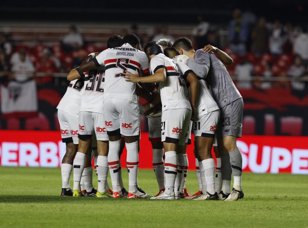 Provável São Paulo: Jandrei; Igor Vinícius, Arboleda, Alan Franco e Welington; Luiz Gustavo, Alisson e Lucas; Luciano, Rodrigo Nestor e Calleri.