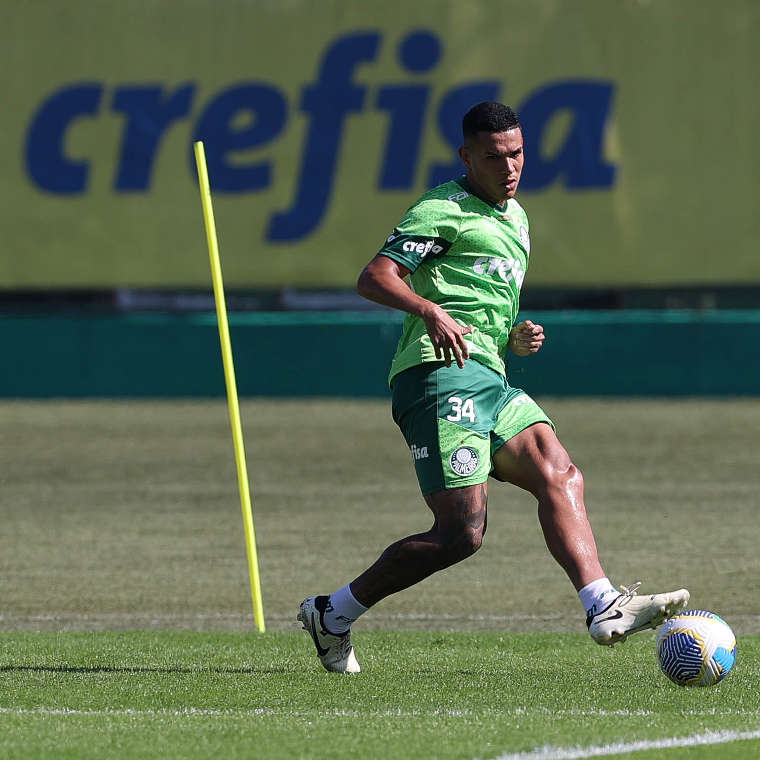 Palmeiras estende vínculo de Naves até 2028: Segurança reforçada na defesa.