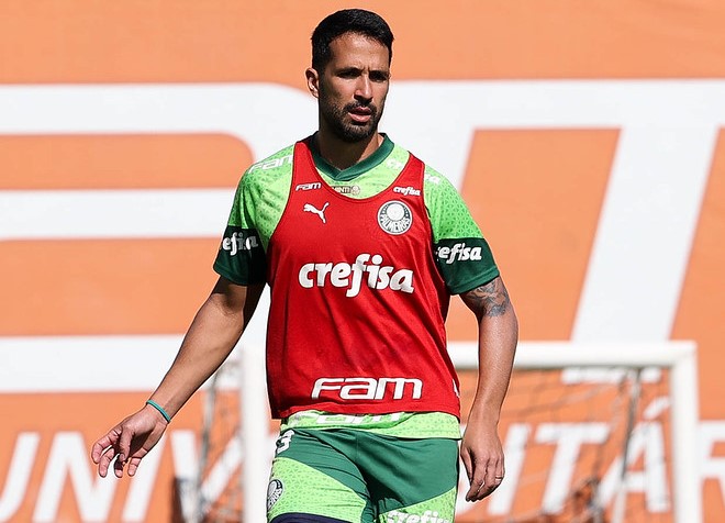 Palmeiras acerta ao negociar zagueiro Luan, afirmam torcedores em enquete.