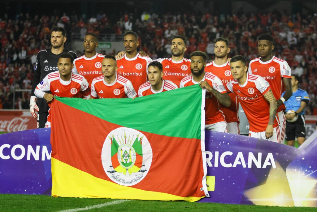 Provável Internacional: Fabrício; Bustos, Vitão, Robert Renan e Renê; Thiago Maia, Aránguiz, Bruno Henrique e Wesley; Alan Patrick e Alario.