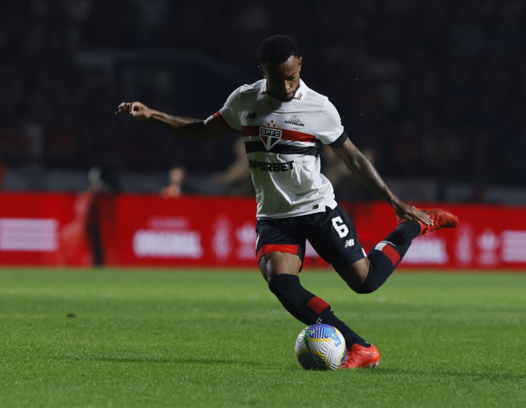 Welington: o lateral esquerdo se afobou em algumas oportunidades, tomando decisões erradas e forçando jogadas que não devia, muito pela falta de espaço. A dobradinha com Rodrigo Nestor, um dos seus pontos fortes, também não aconteceu.