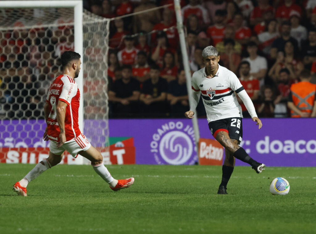 Alan Franco: o zagueiro argentino fez mais uma partida bastante segura, não dando brechas para os atacantes adversários, esbanjando velocidade e também agregando bastante na saída de bola com bons passes.