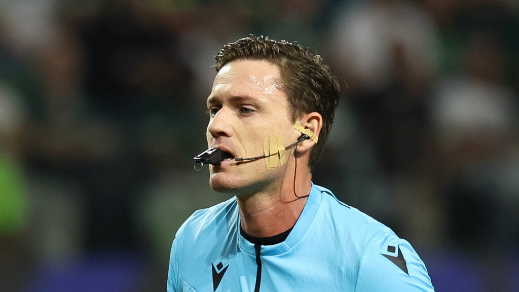 O árbitro da partida será Ramon Abatti Abel (SC-Fifa), auxiliado por Fabricio Vilarinho da Silva (GO-Fifa) e Henrique Neu Ribeiro (SC). O VAR ficará a cargo de Igor Junio Benevenuto de Oliveira (MG-Fifa). (Foto: Divulgação/Palmeiras)