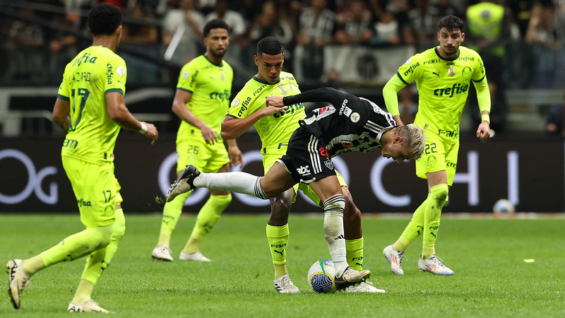 Piquerez celebra goleada e destaca apoio do elenco a Dudu no Palmeiras