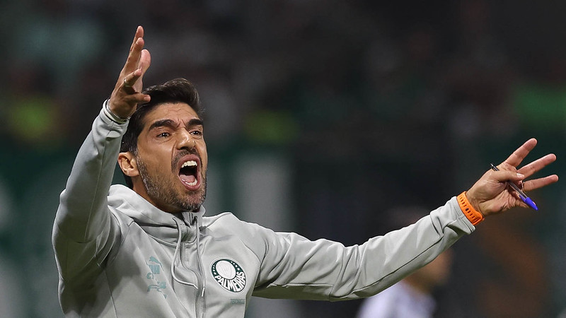 Abel destaca eficiência ofensiva do Palmeiras, mas compreende pressão sobre jogadores