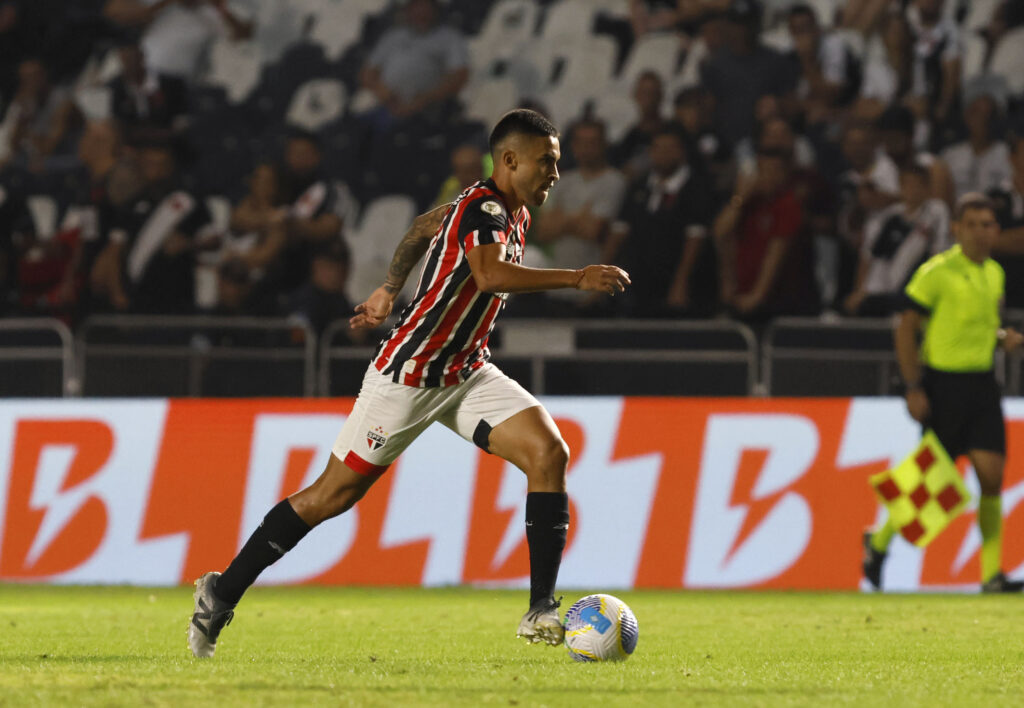 Rodrigo Nestor: embora tenha dado assistência para o gol de André Silva, o meio-campista falhou na marcação na jogada que resultou no primeiro gol do Vasco e também pouco fez no ataque ao longo do período em que esteve em campo.