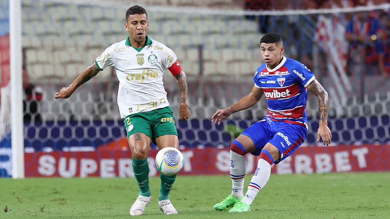 Palmeiras sofria derrota por três gols de diferença após longo período competitivo.