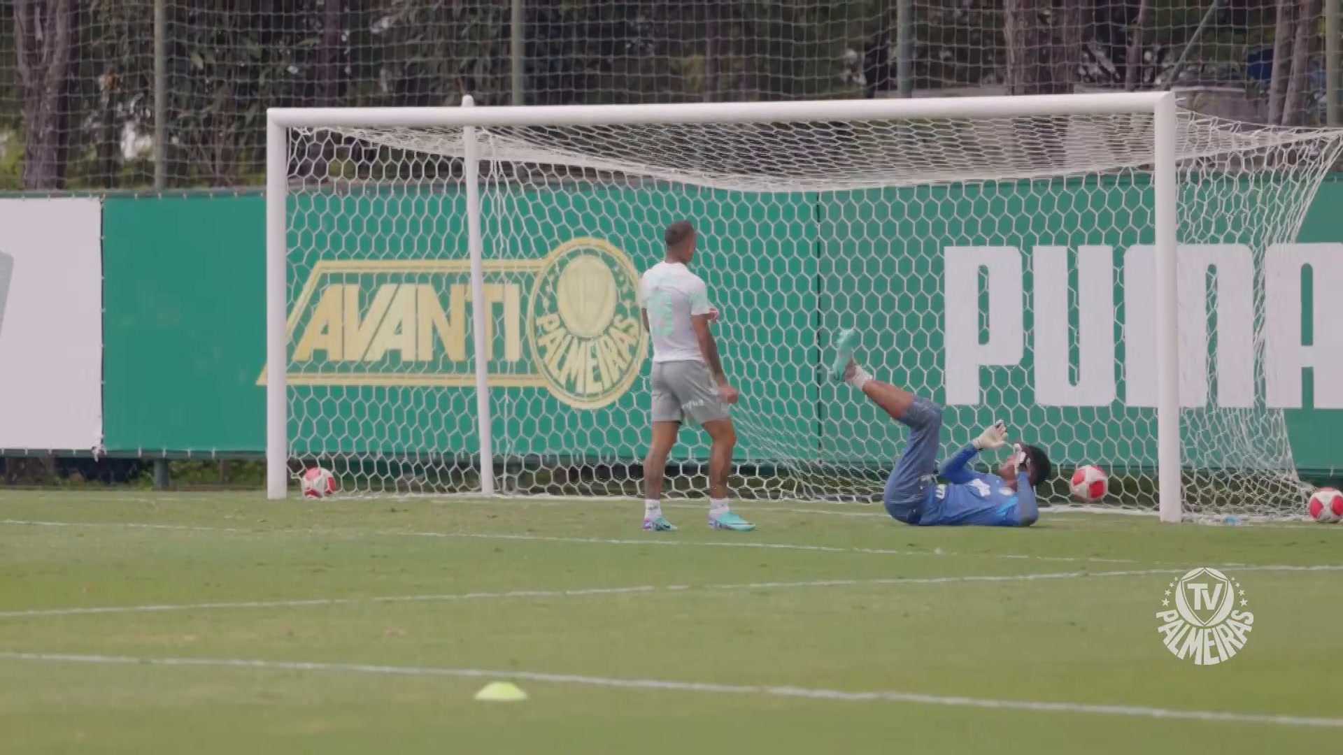 Golaço de Breno Lopes e recuperação rápida no treino do Palmeiras