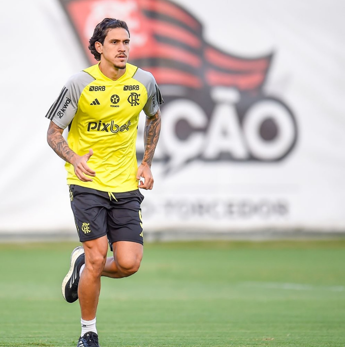 Reapresentação do Flamengo visando partida contra o Grêmio com desfalques.