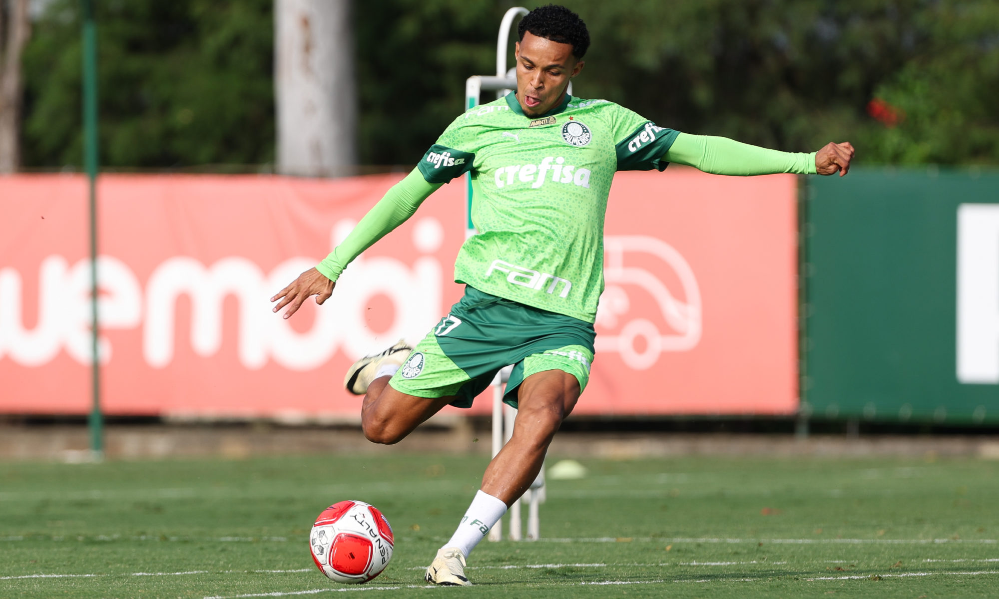 Lázaro mira confronto crucial no Palmeiras pelas quartas de final do Paulista