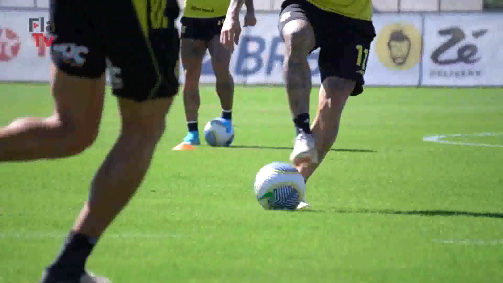 Flamengo pronta para enfrentar Corinthians no Brasileirão: veja as imagens.