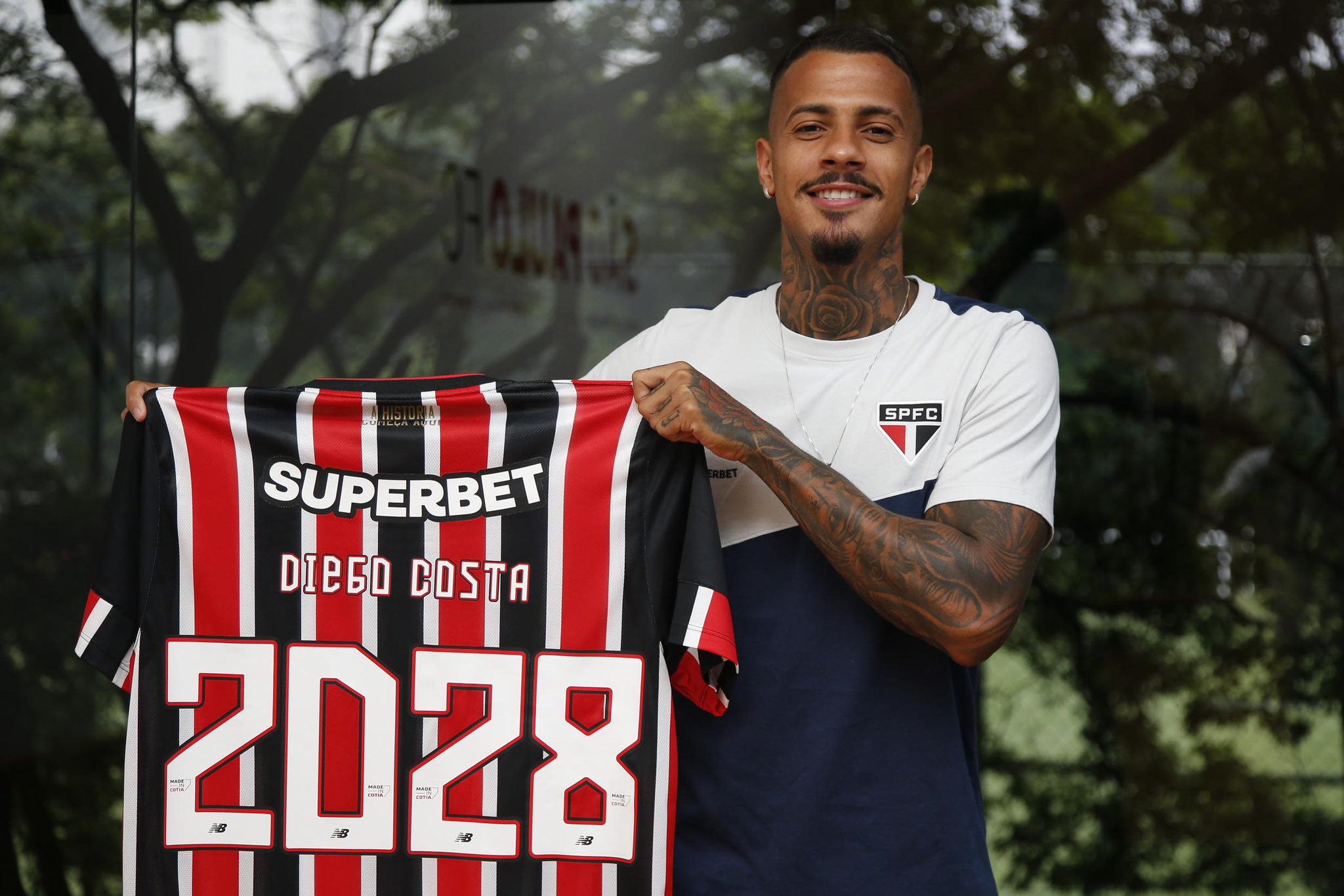 São Paulo renova contrato do zagueiro Diego Costa até 2028