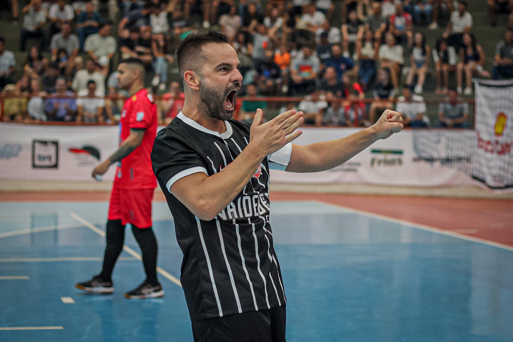 Pivô Deives marca 200 gols e receberá homenagem do Corinthians