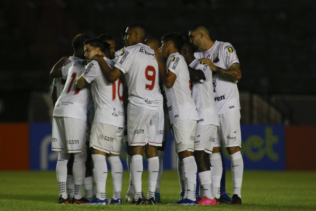 Provável escalação: Jefferson Paulino; Léo Duarte, João Vialle, Vitão e Jonathan Silva; Miqueias, Eduardo Person e José Aldo; Vinícius Paiva, Salatiel e Pablo Diogo. Técnico: Alberto Valentim.