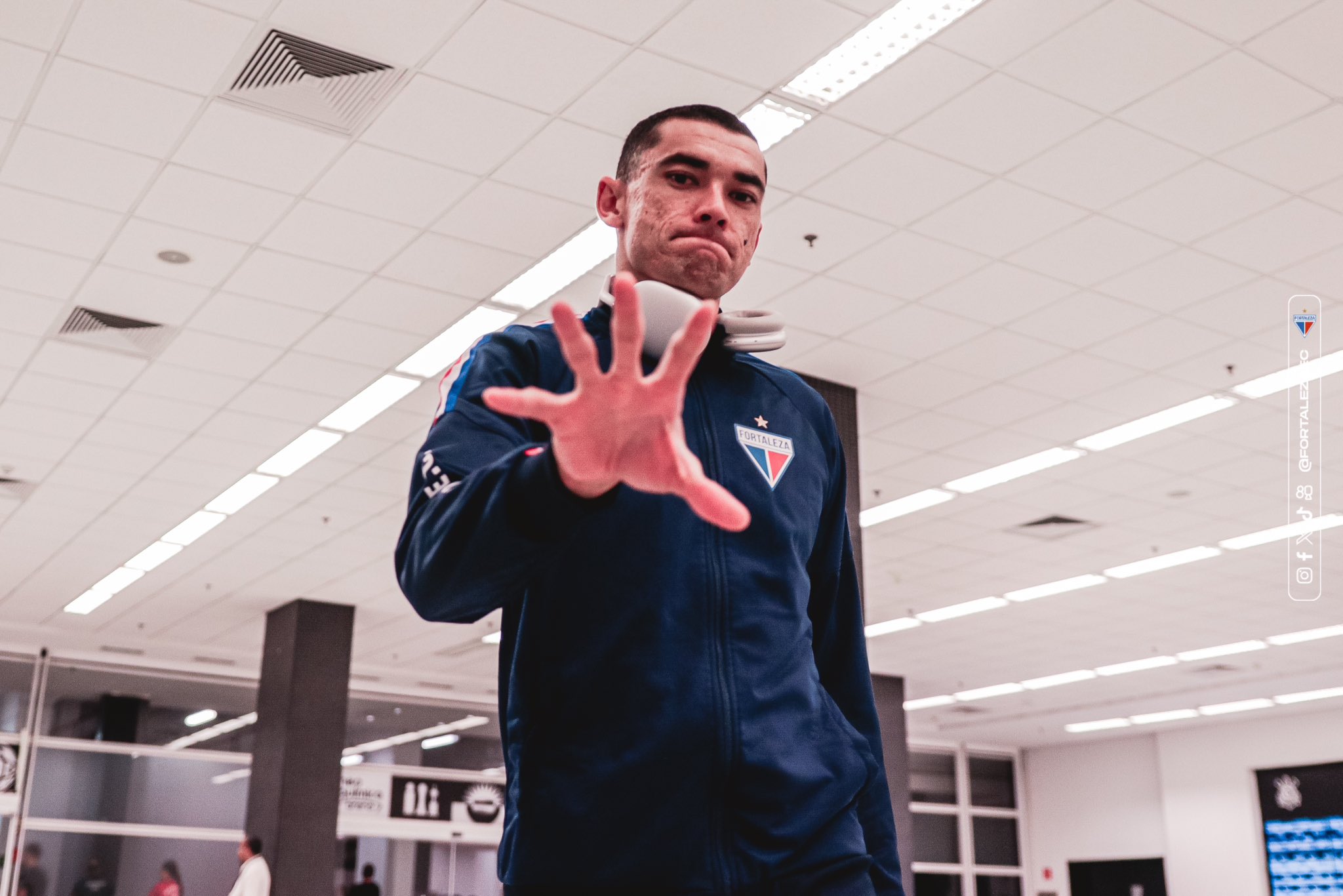 Fortaleza frustra Corinthians ao descartar negociação do goleiro Santos.