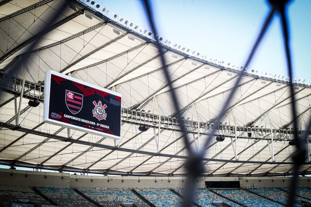Escalações de Flamengo e Corinthians para o duelo do Brasileirão.