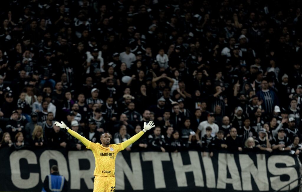 Carlos Miguel: cometeu um enorme vacilo na saída de bola, mas corrigiu com uma grande defesa logo em seguida. Foi extremamente seguro e apareceu bem quando acionado.