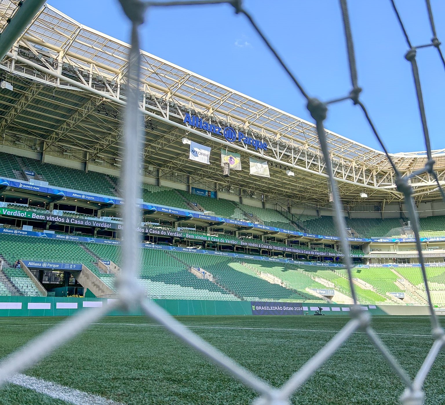 Abel define escalação com Flaco López titular para confronto contra o Juventude.