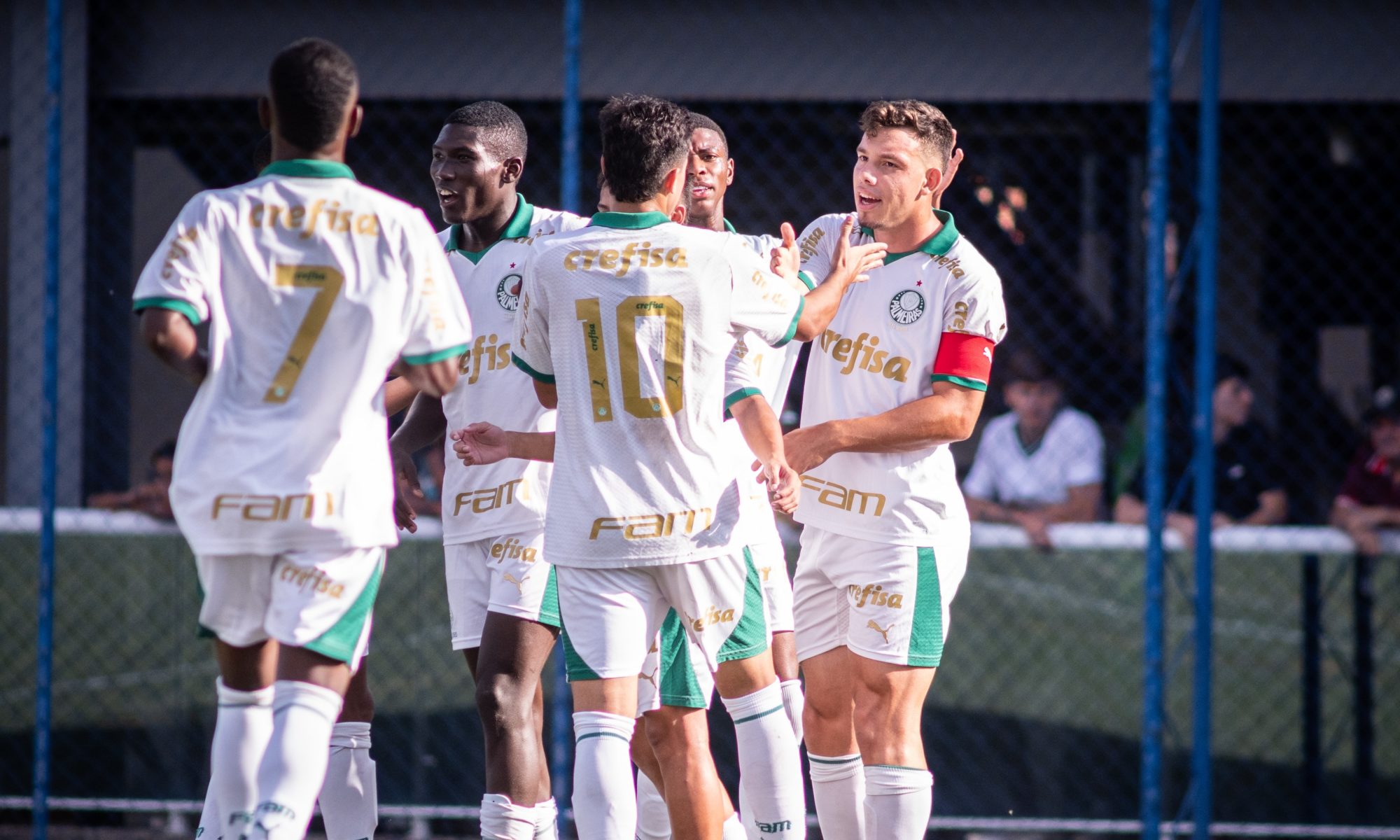 Palmeiras goleia Guarulhos em partida do Paulistão sub-20.