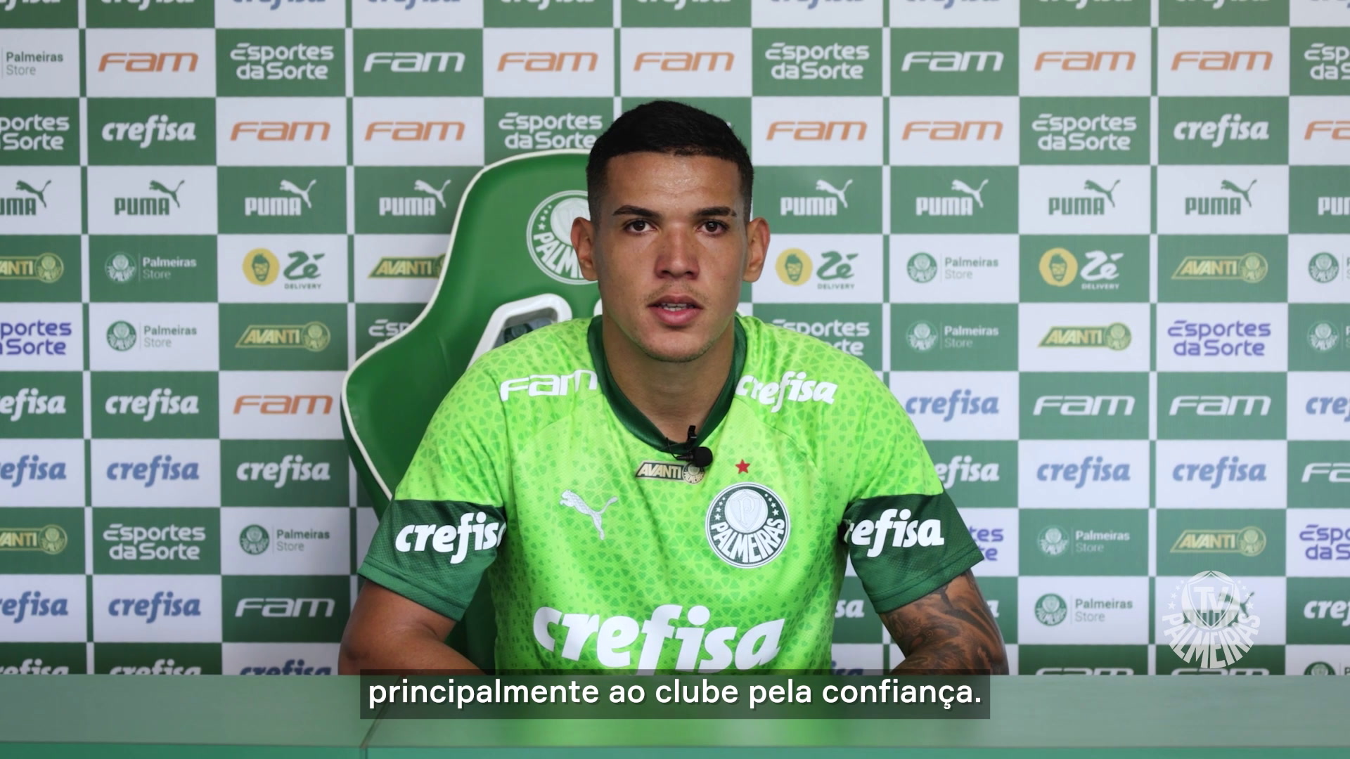 Naves renova contrato com Palmeiras e se diz 