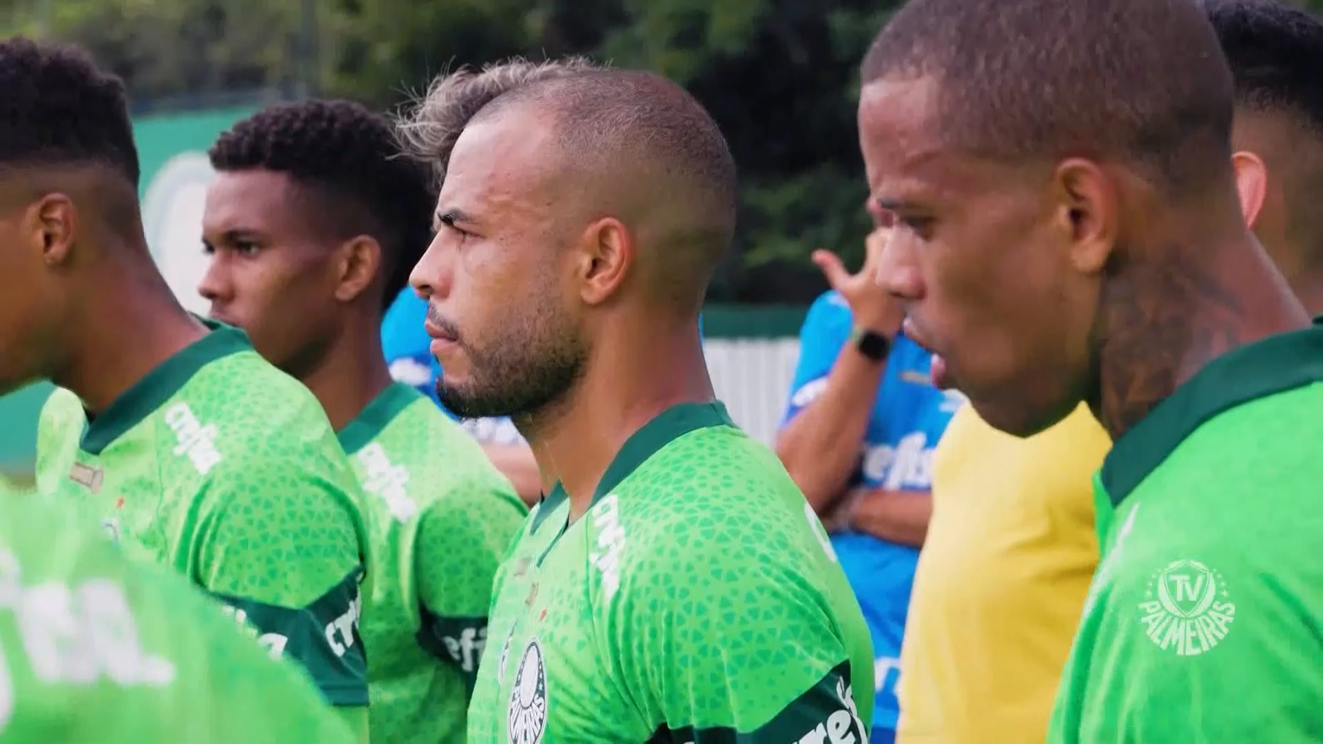 Palmeiras aprimora finalizações de longa distância em treino intenso; veja fotos.