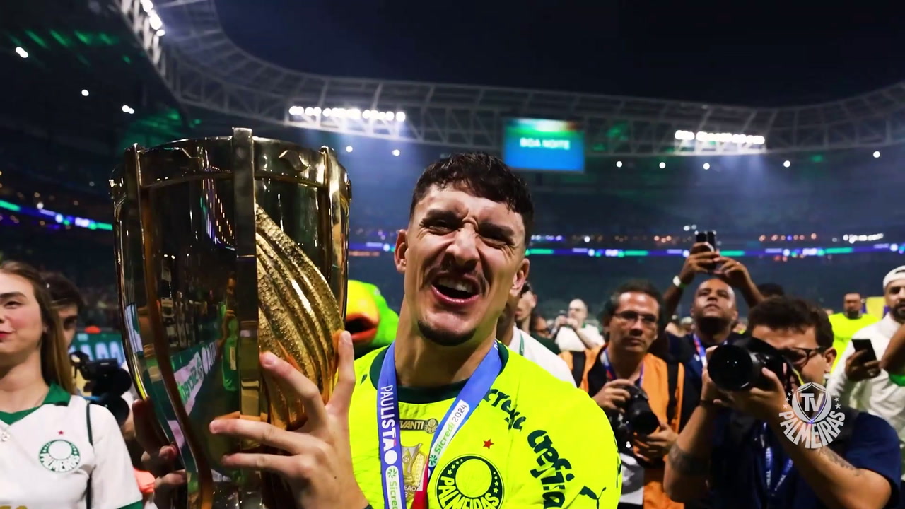 Palmeiras comemoração no gramado: tricampeão do Paulistão.