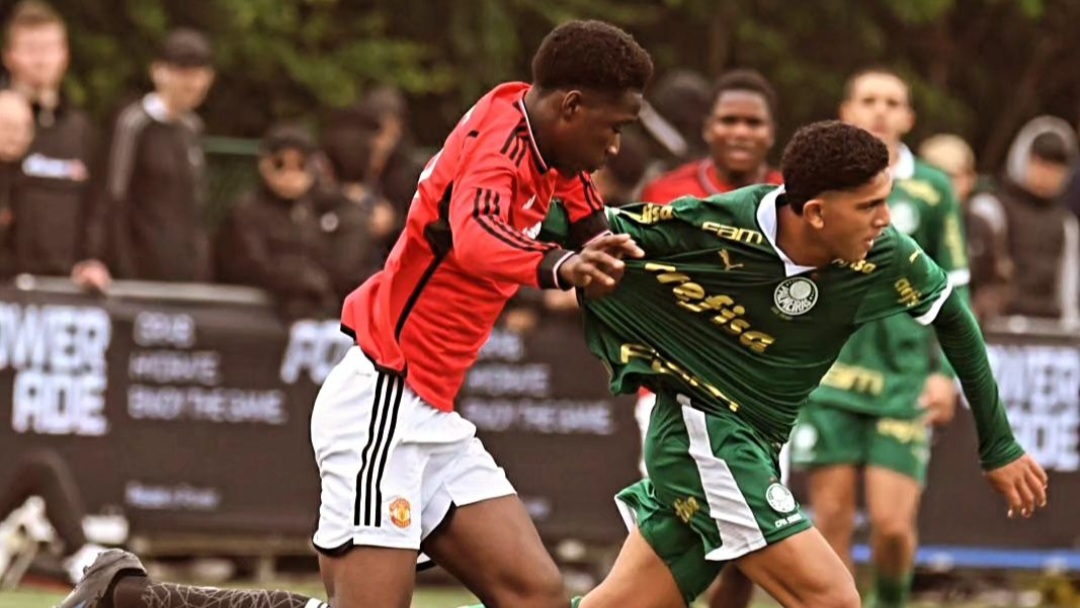 Palmeiras avança para semifinais da KDB Cup ao vencer United e RB Leipzig.