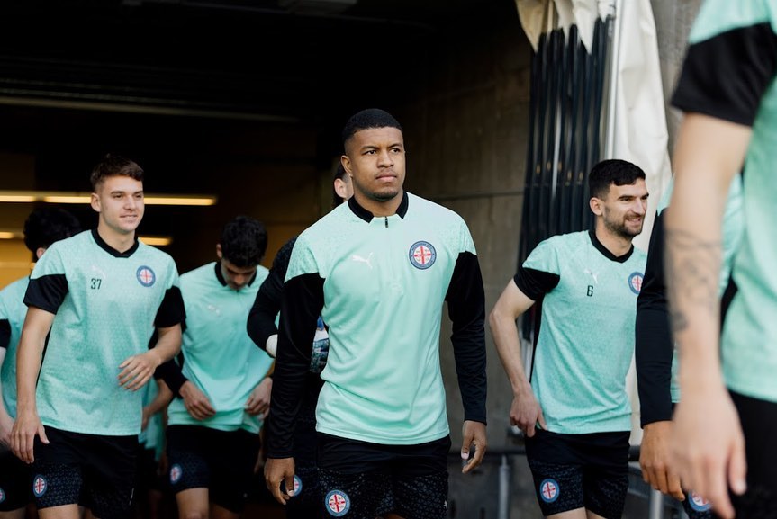 Interesse do Santos em Léo Natel, empréstimo do Corinthians para time australiano.