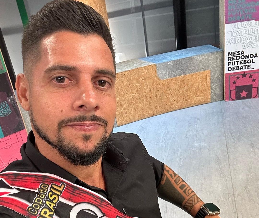 Cicinho faz previsão pessimista do Palmeiras para 2023 e afirma: 